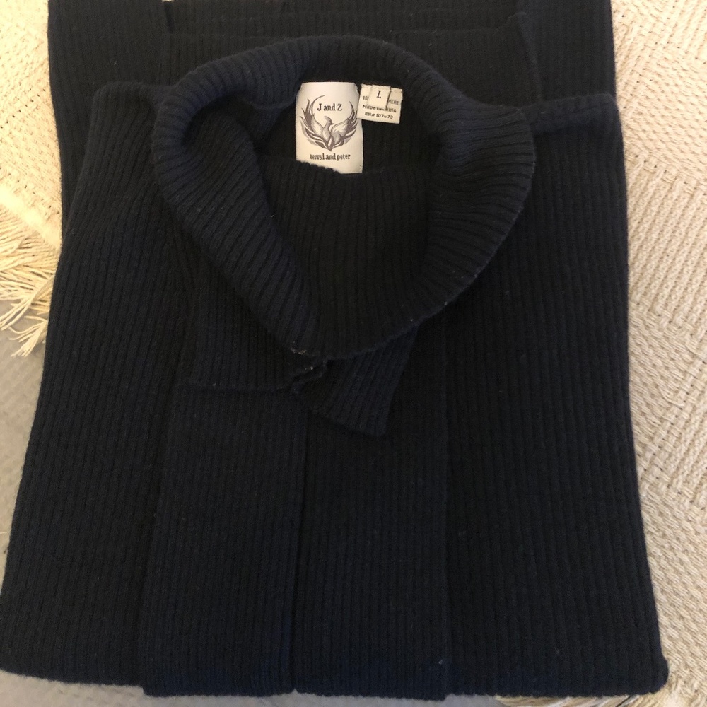 Sweater - Picture 2 of 3